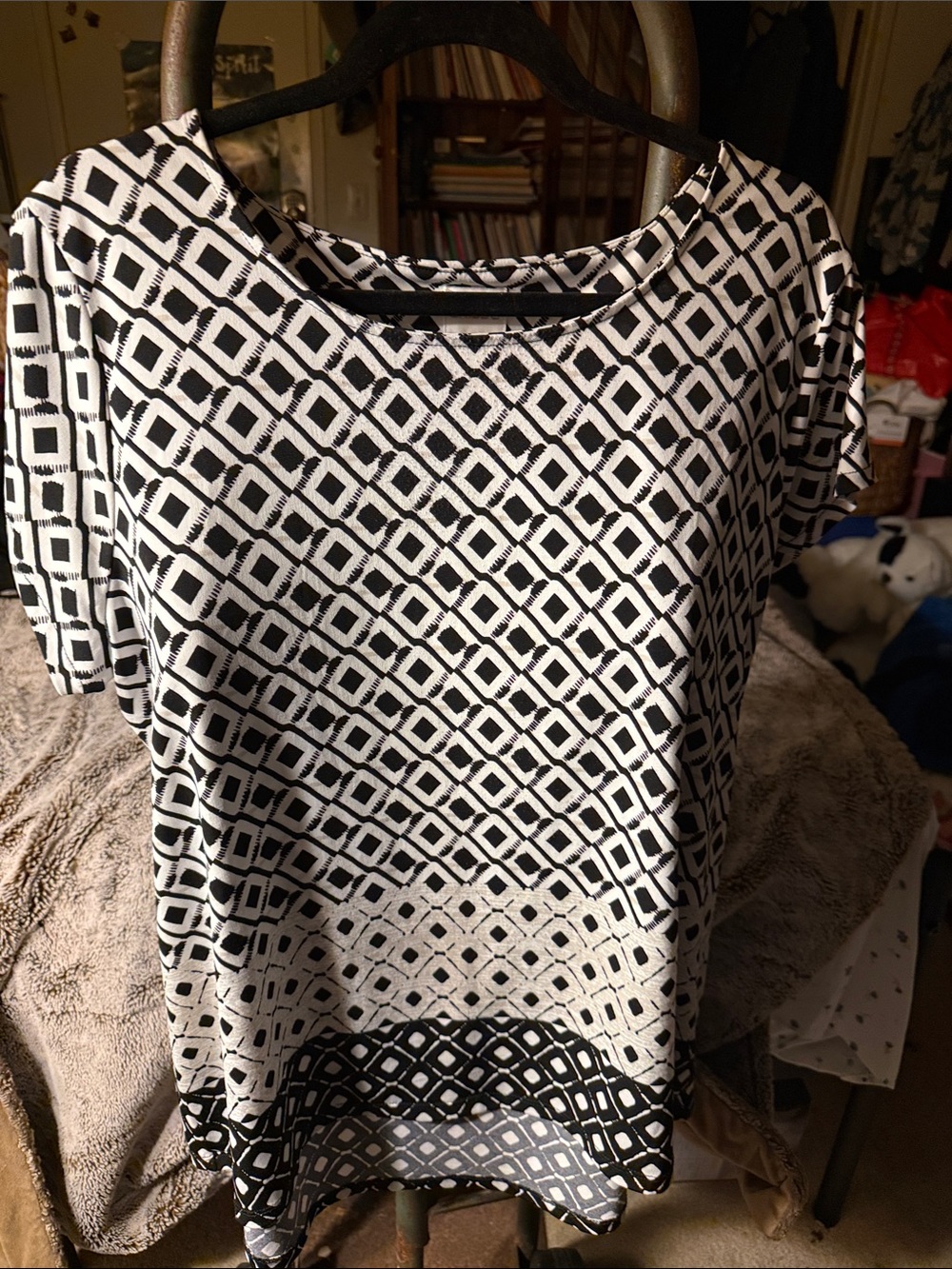 Chico's Black and White Geometric Short Sleeve Top